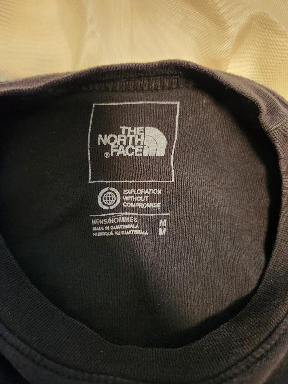 The North Face Men’s Black Logo Graphic T-Shirt Size M Short Sleeve - Picture 2 of 3